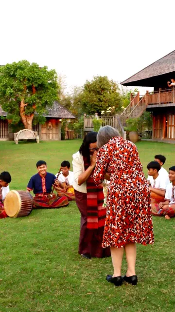 ผ้าไหมอุบลจันทร์หอม