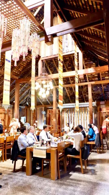 ผ้าไหมอุบลจันทร์หอม